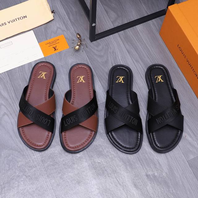 商品商标：Louis Vuitton 路易威登 拖鞋 正码码数: 38-44 45.46 订做不退换 商品材料：精选牛皮配透气织带 超纤牛皮内里 橡胶大底