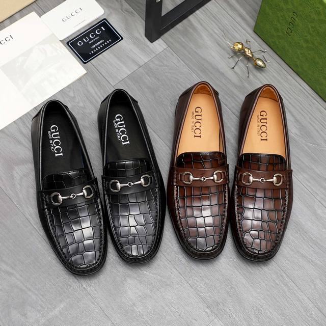 商品商标：Gucci 古驰 休闲套脚鞋 正码码数: 39-45 商品材料：精选石头纹牛皮鞋面 猪皮内里 橡胶豆豆底