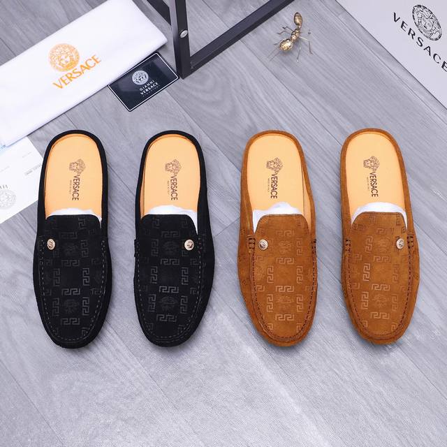 商品商标：Versace 范思哲 半拖鞋 正码码数: 38-45 商品材料：精选 反绒牛皮压纹鞋面 猪皮内里 原版大底