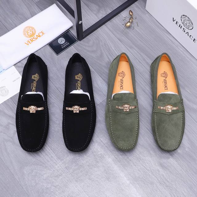 商品商标：Versace 范思哲 休闲鞋 正码码数: 38-45 商品材料：精选磨砂牛皮鞋面 猪皮内里 橡胶大底