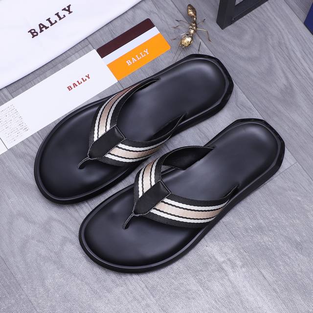 商品商标：Bally 巴莉 人字拖鞋 正码码数: 38-44 45.46可订做 商品材料：精选织带透气鞋面，脚背牛皮里 橡胶大底