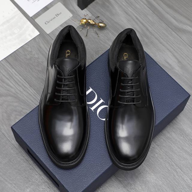 商品商标：Dior 迪奥 商务正装系带皮鞋 正码码数: 39-44 商品材料：精选珠光牛皮鞋面 牛皮内里 原版大底