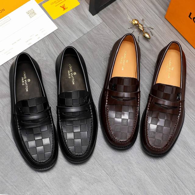 商品商标：Louis Vuitton 路易威登 商务休闲皮鞋 正码码数: 38-45 46可订做 商品材料：精选 头层珠光压纹牛皮鞋面 牛皮内里 原版Tpu大底