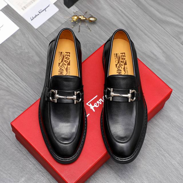 商品商标：Ferragamo 菲拉格慕 正装鞋 正码码数: 38-44 45.46可订做不退换 商品材料：精选 头层牛皮鞋面 牛皮内里 橡胶大底