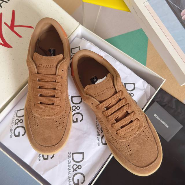 Dg*杜嘉班纳 Size:男38-44， 45订做 Dolce&Gabbana杜嘉班纳 D&G最新款 透气 冲孔 休闲 运动鞋 滑板鞋 原版购入开发 做货 Dg