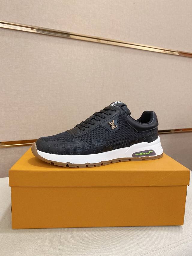 Lv 路易威登。最新潮鞋休闲鞋实体店爆款38-44码。 新品春夏季舒适进口定制原版牛皮，独特提花面料元素设计。搭配羊皮内里，Lv原版底， 高端包装高品质细节决定