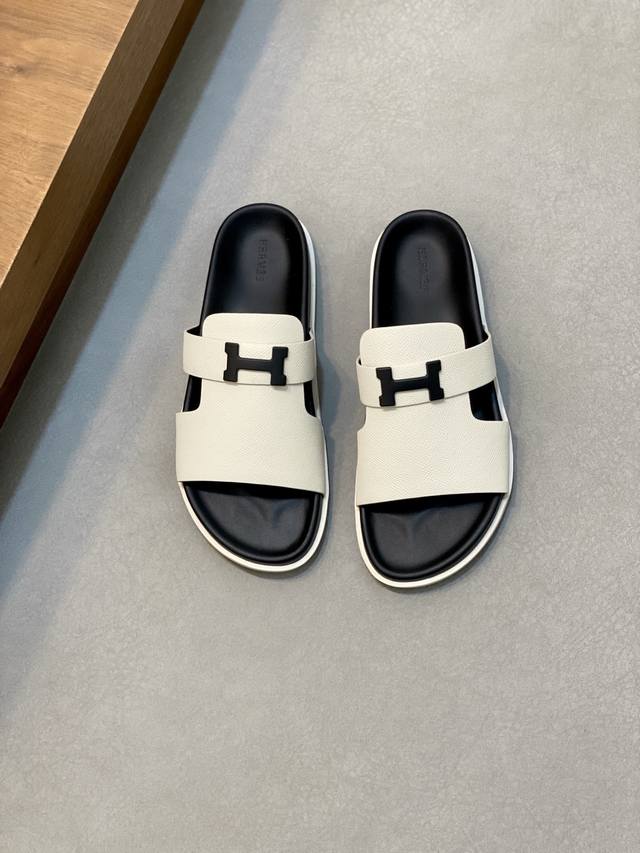 元 东莞产.代购级 顶级版本 Hermes.爱马仕 新款拖鞋，面料牛皮，耐磨防滑Tpu大底。时尚大气 -适户外司机驾车鞋 -码数：38-46长期现货 情侣款37