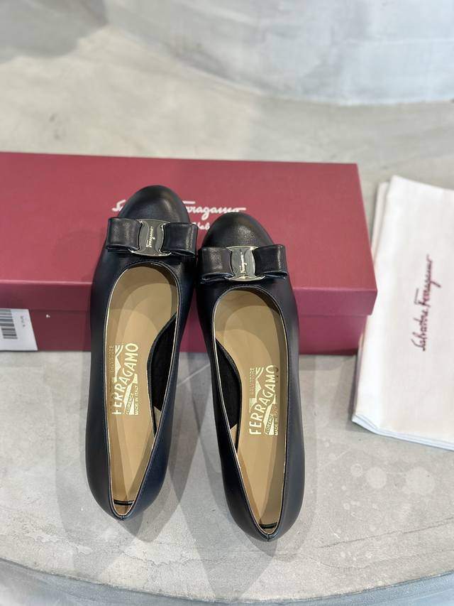 工厂P价 Sf Salvatore Ferraga*O 菲拉*慕Vara蝴蝶结经典款半内里中跟单鞋 皮蝴蝶结配皮包跟永恒经典鞋面整张幼嫩的小牛皮搭配透气的半内里