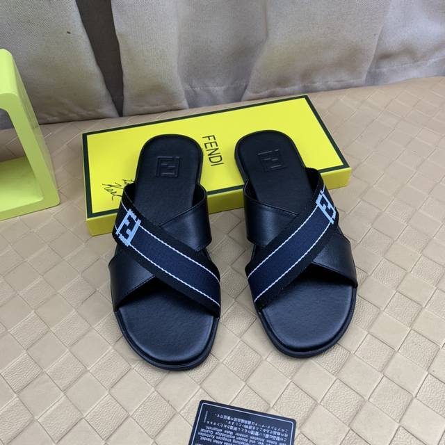 工厂P价 芬迪 进口原版织带，欢迎对比，高端1:1开模定制，原版升级版大底，更轻便，防滑。市场顶级品质，众多明星亲身演绎，时尚主打潮流，百搭爆款，简单不失品味，