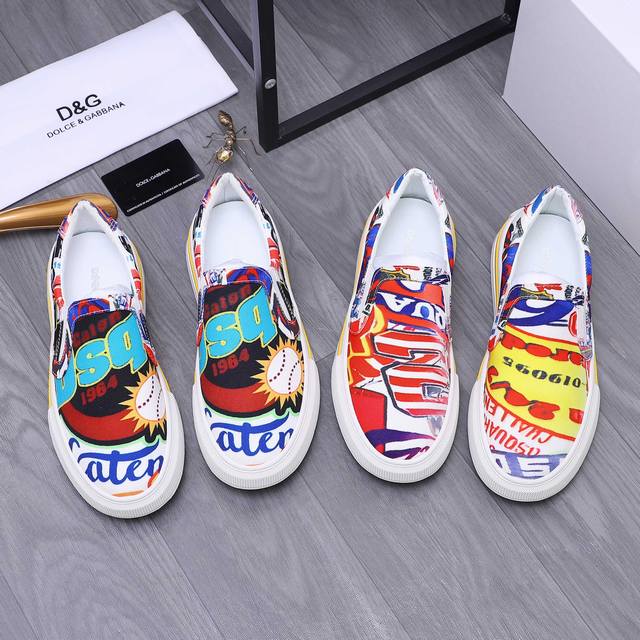 商品商标：Dsquared2 情侣款休闲套脚鞋 正码码数: 35-46 商品材料：精选彩色织布透气鞋面 皮内里 原版大底