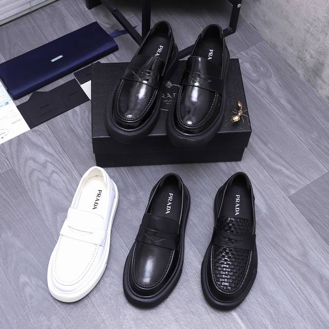 商品商标：Prada 普拉达 商务套脚皮鞋 正码码数: 38-44 商品材料：精选 珠光牛皮鞋面 羊皮内里 原版大底