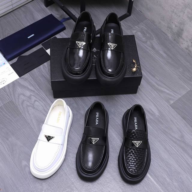 商品商标：Prada 普拉达 商务套脚皮鞋 正码码数: 38-44 商品材料：精选 编织牛皮拼接鞋面 羊皮内里 原版大底