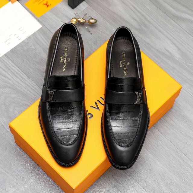 商品商标：Lv 路易威登 商务套脚皮鞋 正码码数: 39-44 45 定做不退换 商品材料：精选优质压纹牛皮鞋面 牛皮内里 原版大底