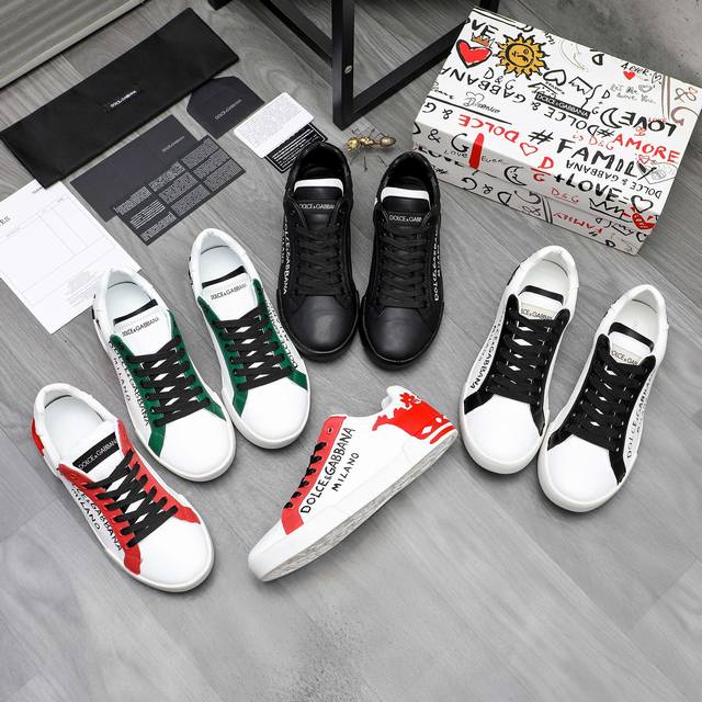 商品商标：D&G 杜嘉班纳 情侣款休闲鞋 正码码数: 35-46 商品材料：精选牛皮拼接鞋面 皮内里 牛皮鞋墊 原版大底