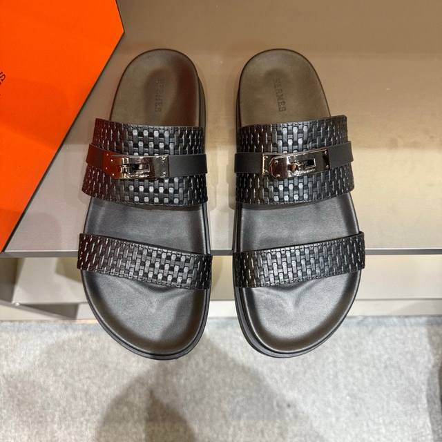 码数38-45 2025夏季爱马仕新款原版一样， 师傅级纯手工打造 ！高端定制，独家产品，行业最高版本采用：Hermers鞋面： 追求顶级行走舒适度 顶级品质开