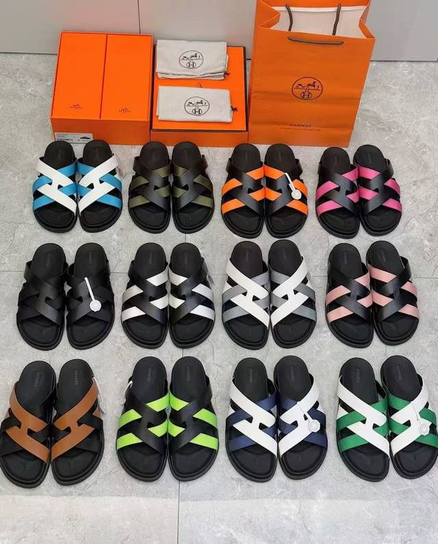 Hermes男士 Kazimir拖鞋-顶级品质 编织饰若和小牛皮机能凉鞋，以“H”标志性图案为灵感的交织鞋面打造休闲造型，可谓夏日良伴。 进口牛皮+牛皮内里+橡