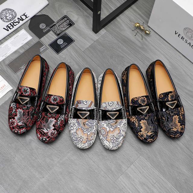 商品商标：Versace 范思哲 休闲套脚鞋 正码码数: 38-44 45定做不退換 商品材料：精选磨砂印花牛皮鞋面 猪皮内里 橡胶大底