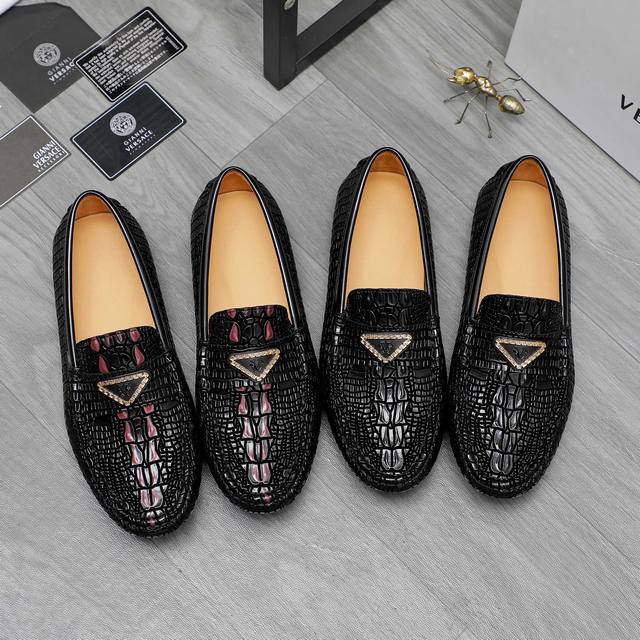 商品商标：Versace 范思哲 休闲套脚鞋 正码码数: 38-44 45定做不退換 商品材料：精选压纹牛皮鞋面 猪皮内里 橡胶大底