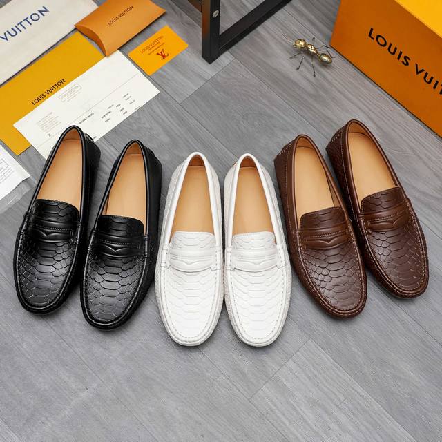 商品商标：Lv 路易威登 休闲套脚鞋 正码码数: 38－44 45 定做不退换 商品材料：精选 蛇纹牛皮鞋面 猪皮内里 橡胶大底