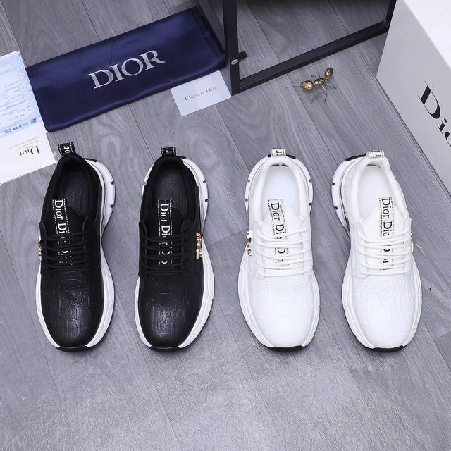 商品商标：Dior 迪奥 ] 商务休闲男鞋 正码码数: 38-44 商品材料：精选压纹牛皮拼接鞋面 皮配网内里 牛皮鞋垫 橡胶大底