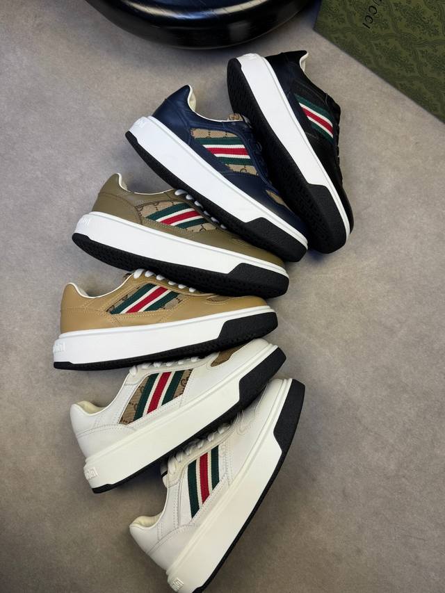 Gucci 古驰 -高端品质 原单休闲运动鞋 -鞋面：纳帕小牛皮、品牌图腾布匹、品牌图腾织带 -内里：水染牛皮 -大底：超轻Tpu 橡胶；双色成型大底 -超高品