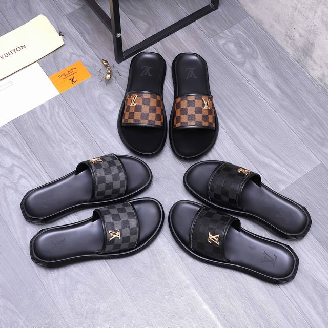 商品商标：Louis Vuitton 路易威登 拖鞋 正码码数: 38-44 45.46定做不退换 商品材料：精选经典格纹皮面 仿皮内里 原版大底