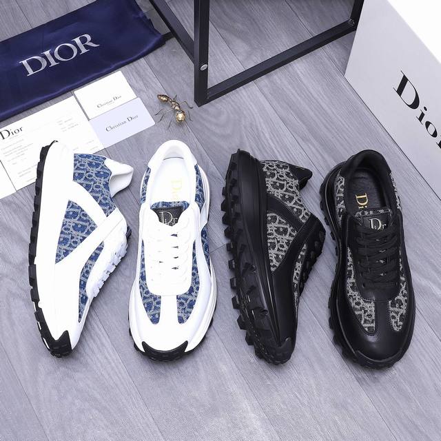商品商标：Dior 迪奥 ] 商务休闲男鞋 正码码数: 38-44 商品材料：精选牛皮拼接织布鞋面 网内里 牛皮鞋垫 原版大底