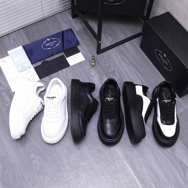 商品商标：Prada 普拉达 商务休闲鞋 正码码数: 38-44 商品材料：精选 头层牛皮鞋面 羊皮内里 原版大底