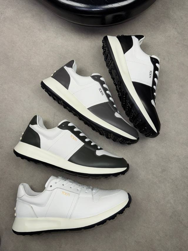 Tod's 托德斯 -高端品质 原单 -鞋面：纳帕小牛皮、鞋舌.鞋身空压丝印品牌Logo -内里：水染牛皮 -大底：超轻Tpu发泡 橡胶；双色成型大底 -超高品