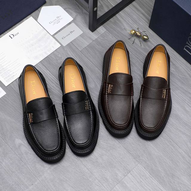 商品商标：Dior 迪奥 ] 商务休闲套脚皮鞋 正码码数: 39-44 45定做不退换 商品材料：精选荔纹牛皮鞋面 牛皮内里 原版大底