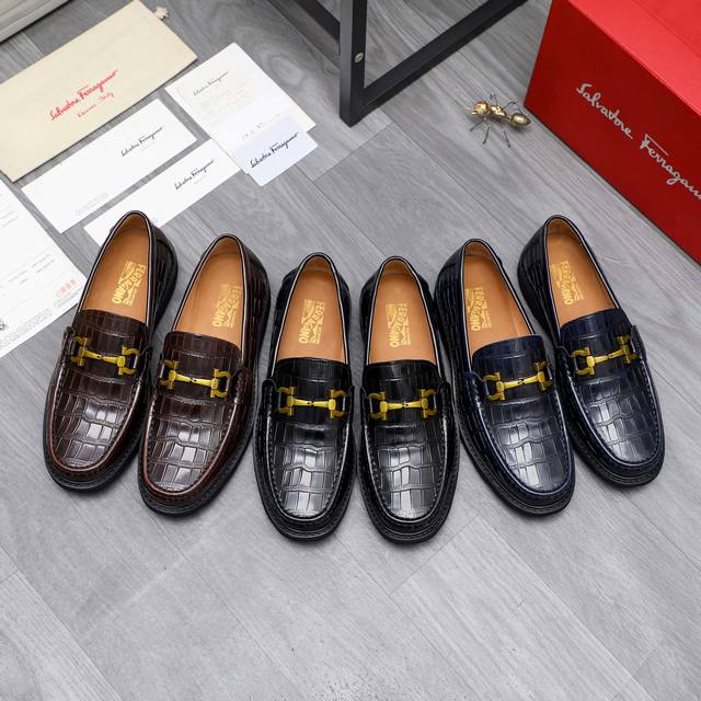 商品商标：Ferragamo 菲拉格慕 ] 商务套脚男鞋 正码码数: 39-45 商品材料：精选 优质石头纹牛皮鞋面 牛皮内里 原版大底