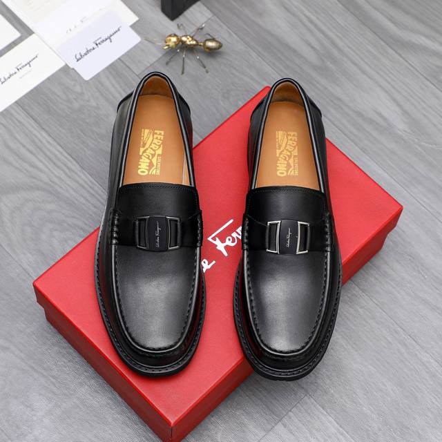 商品商标：Ferragamo 菲拉格慕 ] 商务套脚男鞋 正码码数: 39-45 商品材料：精选 优质牛皮鞋面 牛皮内里 原版大底