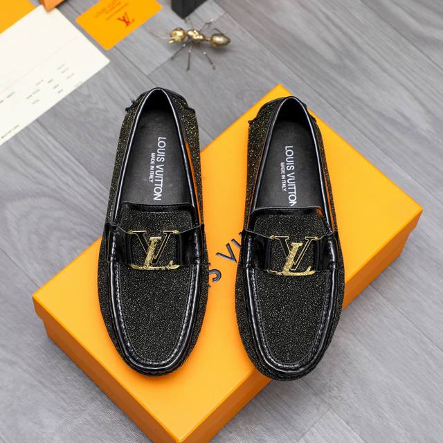 商品商标：Lv 路易威登 休闲套脚鞋 正码码数: 38－44 45 定做不退换 商品材料：精选 特殊定制鞋面 羊皮内里 橡胶大底