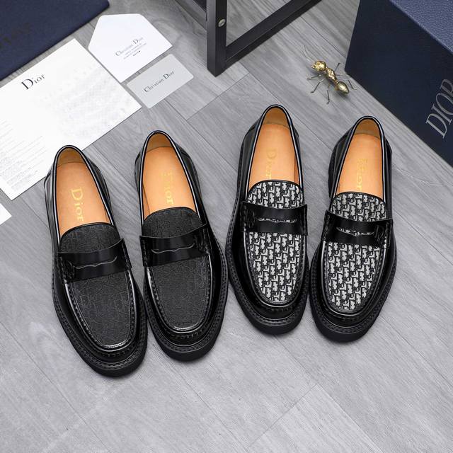 商品商标：Dior 迪奥 ] 商务休闲套脚皮鞋 正码码数: 39-44 45定做不退换 商品材料：精选牛皮拼接透气织布鞋面 牛皮内里 原版大底