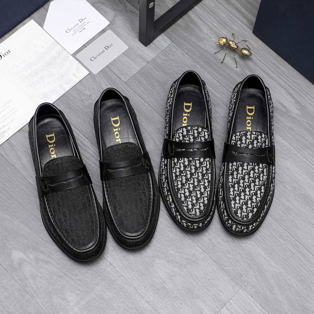 商品商标：Dior 迪奥 ] 商务休闲套脚皮鞋 正码码数: 39-44 45定做不退换 商品材料：精选经典透气织布鞋面 牛皮内里 原版大底