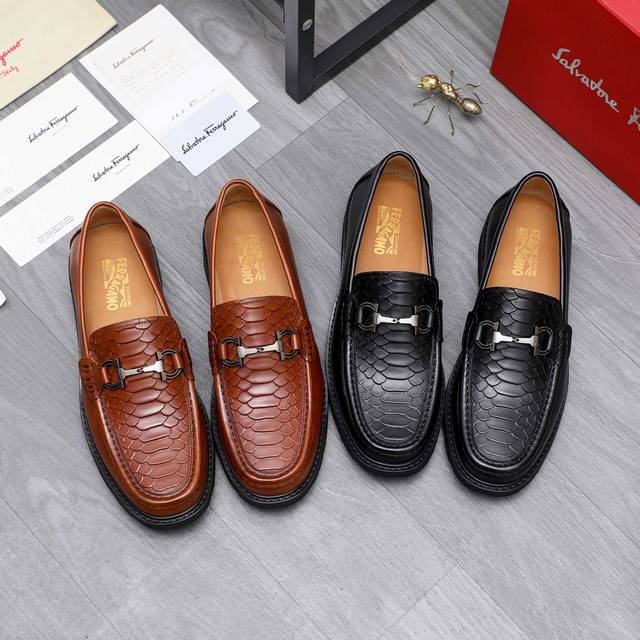 商品商标：Ferragamo 菲拉格慕 ] 商务套脚皮鞋 正码码数: 39-45 商品材料：精选 优质蛇纹牛皮鞋面 牛皮内里 原版大底