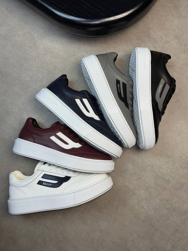 Bally 巴利 -高端品质 原单 -鞋面：纳帕小牛皮、鞋身车缝品牌图腾.丝印品牌Logo -内里：水染牛皮 -大底：超轻Tpu发泡；成型大底 -超高品控 做工