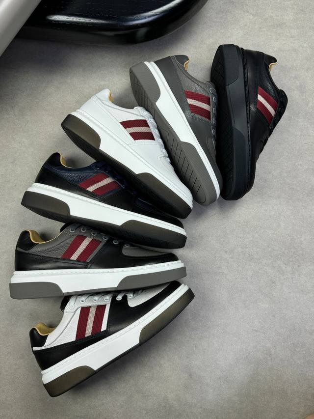 Bally 巴利 -高端品质 原单 -鞋面：纳帕小牛皮、摔纹小牛皮、鞋身品牌织带 -内里：水染牛皮 -大底：超轻Tpu发泡 橡胶；双色成型大底 -超高品控 做工