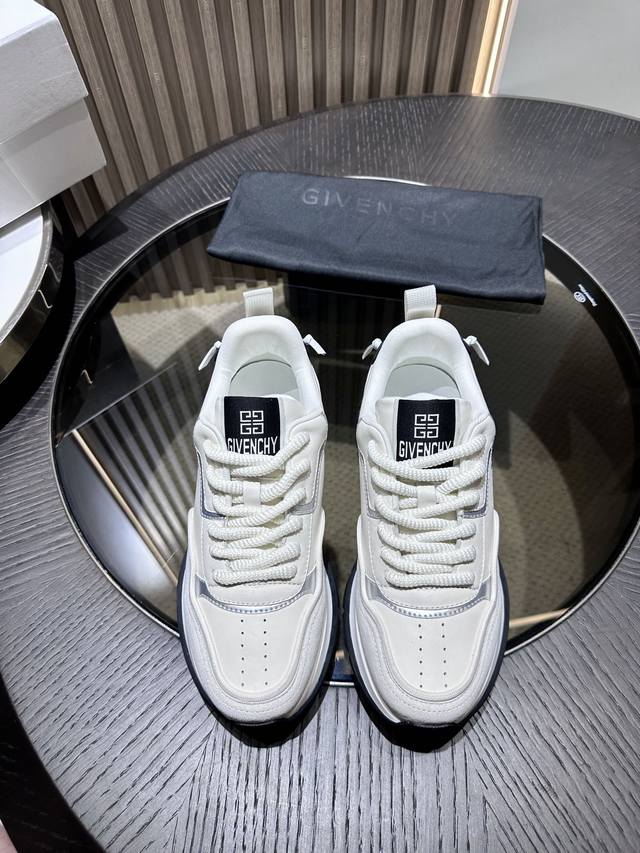 Givench* 高端精品 Size：39-44 38.45订做 光滑和镂空牛皮革运动鞋 复古设计 侧面饰以白色Givenchy Logo印花 鞋带搭配小号银色
