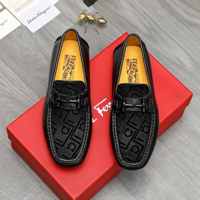 商品商标：Ferragamo 菲拉格慕 休闲套脚鞋 正码码数: 38-44 商品材料：精选 印花牛皮鞋面 猪皮内里原版大底