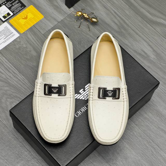 商品商标：Armani 阿玛尼 休闲套脚鞋 正码码数: 38-45 商品材料：精选鸵鸟纹牛皮鞋面 羊皮内里 橡胶大底