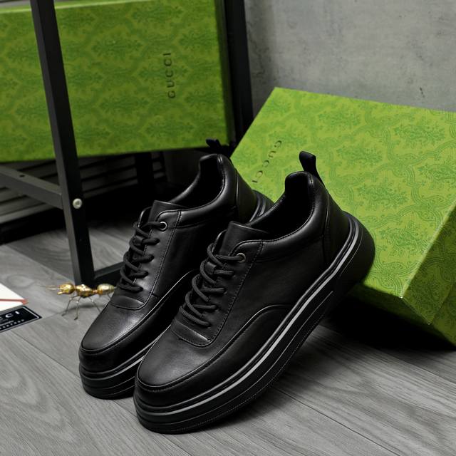 商品商标：Gucci 古驰 休闲鞋 正码码数: 38-45 商品材料：精选牛皮鞋面 羊皮内里 橡胶大底