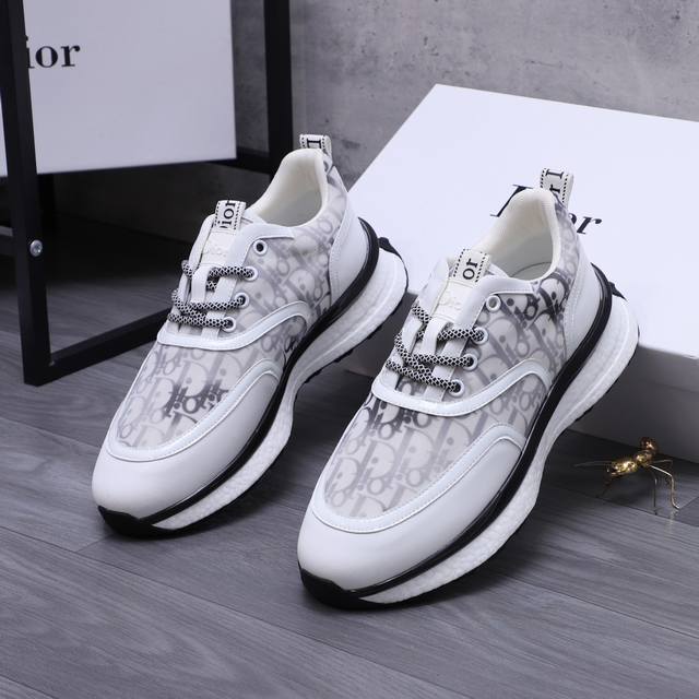 商品商标：Dior 迪奥 休闲鞋 正码码数: 38-44 商品材料：精选牛皮拼接鞋面 网内里 橡胶大底