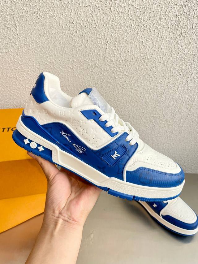 顶级版本： Lv Tarine路易威登L家 驴牌 休闲 运动鞋 滑板鞋 面料: 原版定制头层牛皮 内里: 原版定制透气网里 大底: 双色Tpu组合大底 底厚:
