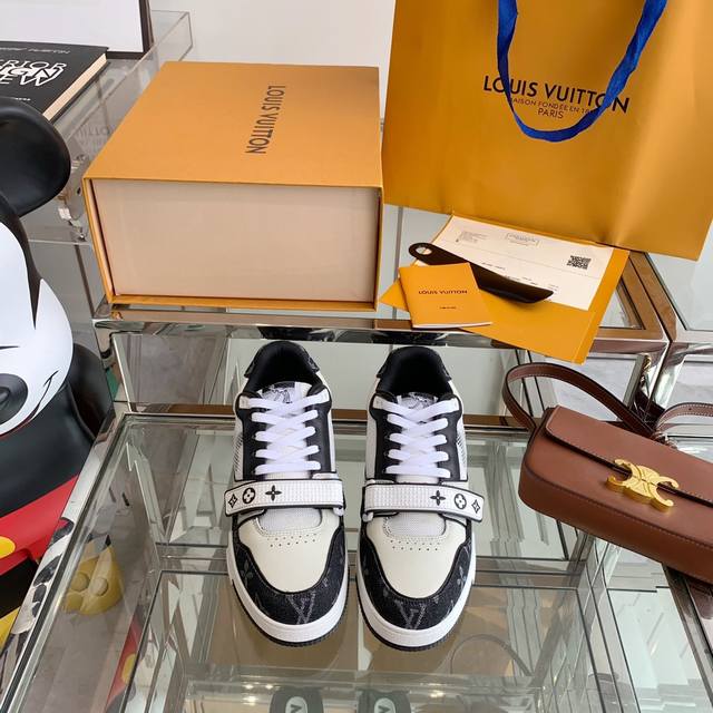 鞋王 来袭 Lv Trainer 话题热度非它莫属了吧 无论鞋型 设计 舒适度 都完美正品购入一比一完美出货 码数:38-45