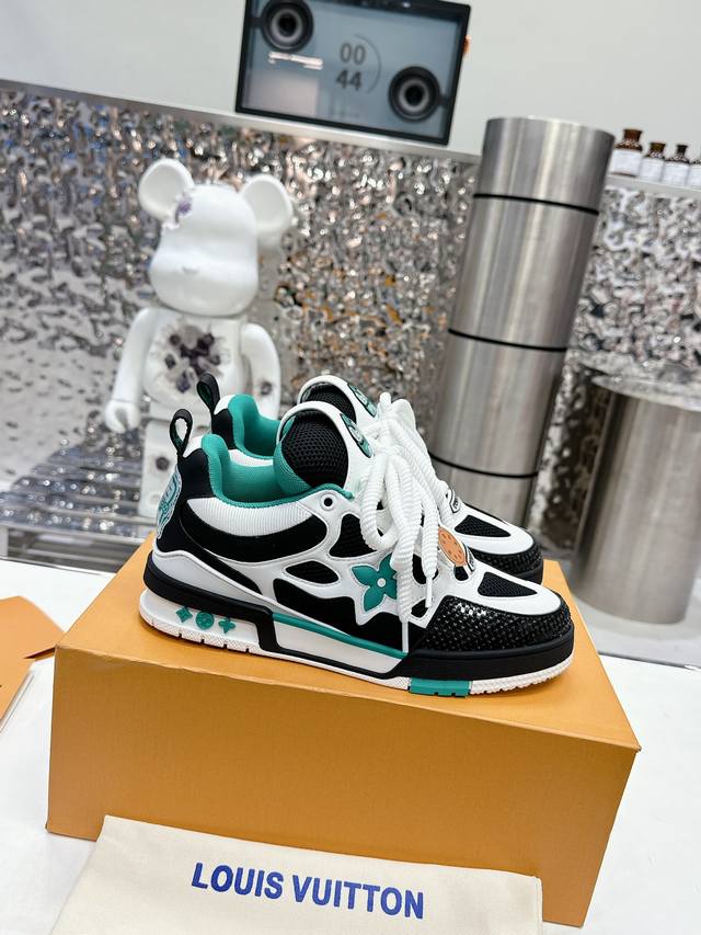 路易威登走秀滑板鞋爆款， Louis Vuitton Trainer无疑是奢侈品牌推出的最成功的Sneaker之一，不过探索的脚步并不会停，Louisvuitt
