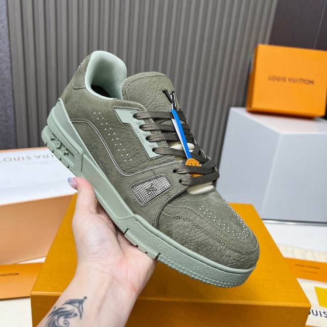 顶级版本 Iv-路易威登 经典走秀新款空胶工艺 原版1:1开发独家定制头层牛皮配件:独家私模Vuitton 标识内里:定制丝滑网里-头层丝绸牛皮内里大底:Tpu