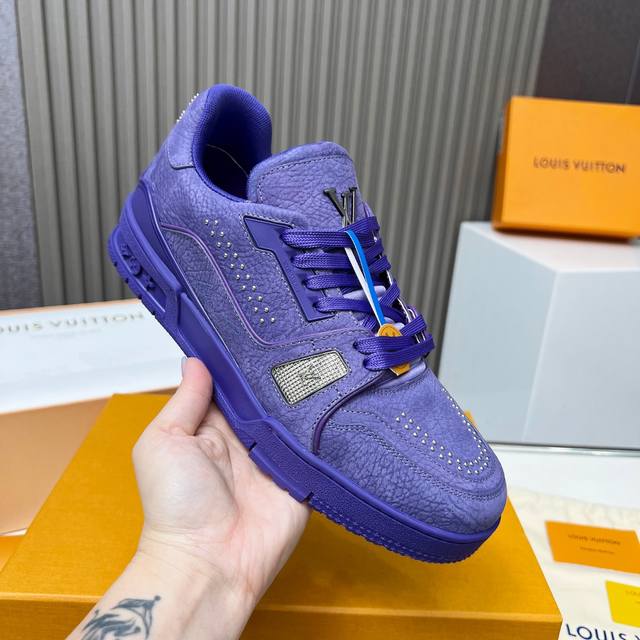 顶级版本 Iv-路易威登 经典走秀新款空胶工艺 原版1:1开发独家定制头层牛皮配件:独家私模Vuitton 标识内里:定制丝滑网里-头层丝绸牛皮内里大底:Tpu
