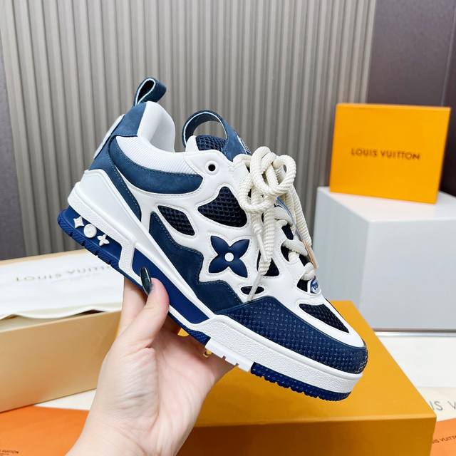 面包鞋 又加新颜色啦 路易威登走秀滑板鞋爆款， Louis Vuitton Trainer无疑是奢侈品牌推出的最成功的Sneaker之一，不过探索的脚步并不会停