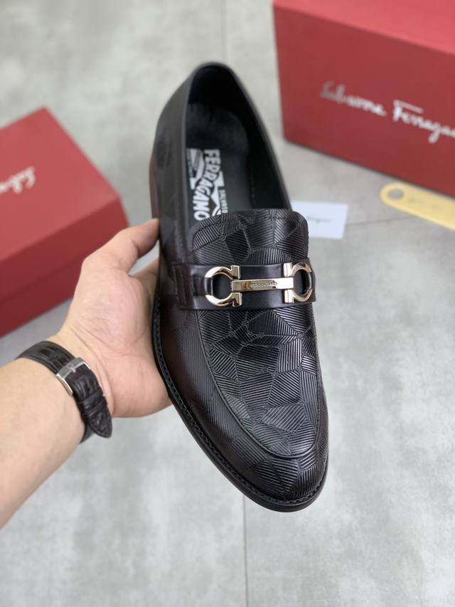 工厂P价P 实价 羊里 菲拉格慕 高端男士正装商务皮鞋，原单1：1货！原版进口小牛皮，原版金属饰扣，进口羊皮内里垫脚 原版大底，男鞋码数：39-45 38.46